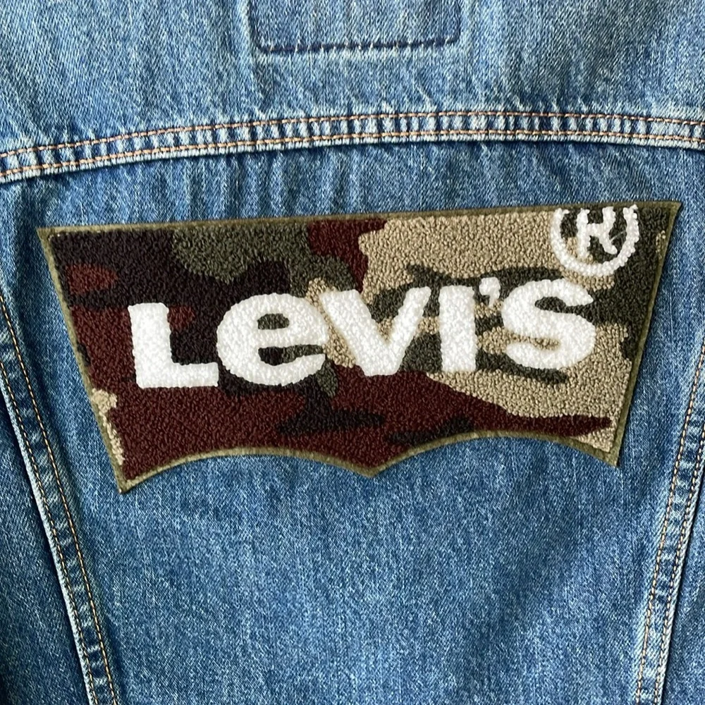 Levi's Men’s Denim Trucker Jean Jacket‎ Fort Mason Camo Patch Long Sleeve